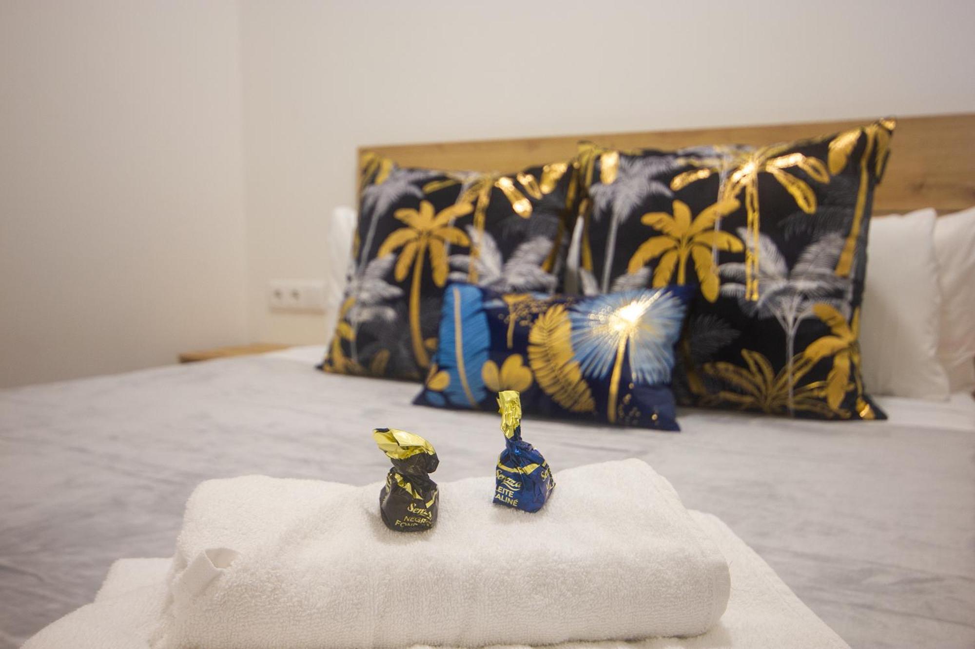 Portobeach Valencia Suites Exteriör bild